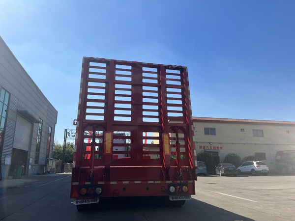 13.75米低平板運(yùn)輸半掛車價(jià)格