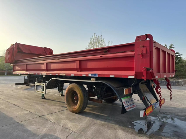 側(cè)翻自卸半掛車(chē) 側(cè)翻自卸半掛車(chē)